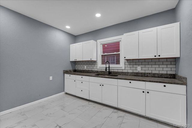 16148 ROSELAWN Street, Detroit, MI 48221