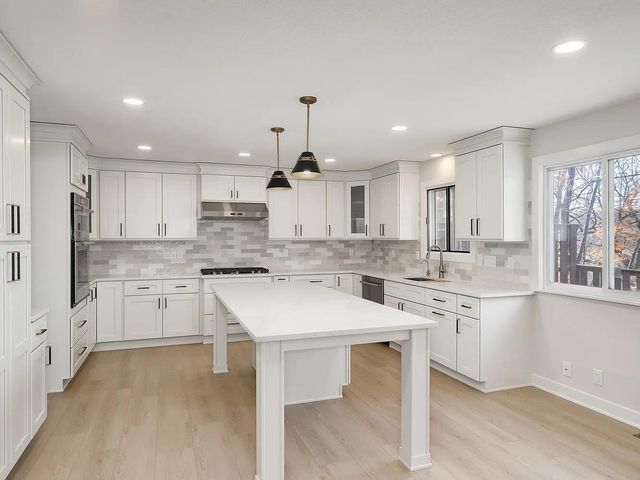 7783 Kingsview Lane N, Maple Grove, MN 55311