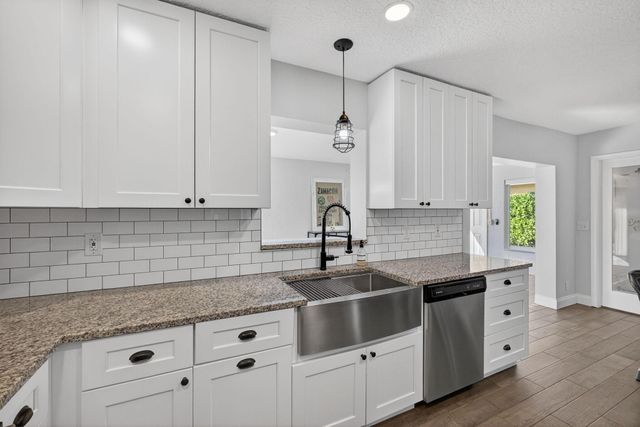 18942 SE Hillcrest Drive, Jupiter, FL 33469