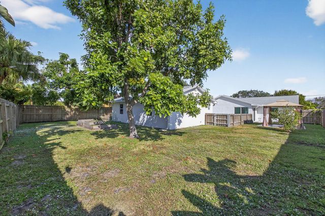 18942 SE Hillcrest Drive, Jupiter, FL 33469