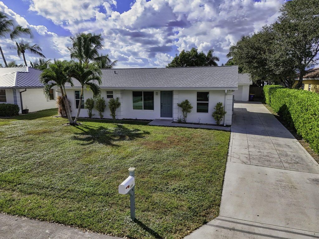 18942 SE Hillcrest Drive, Jupiter, FL 33469