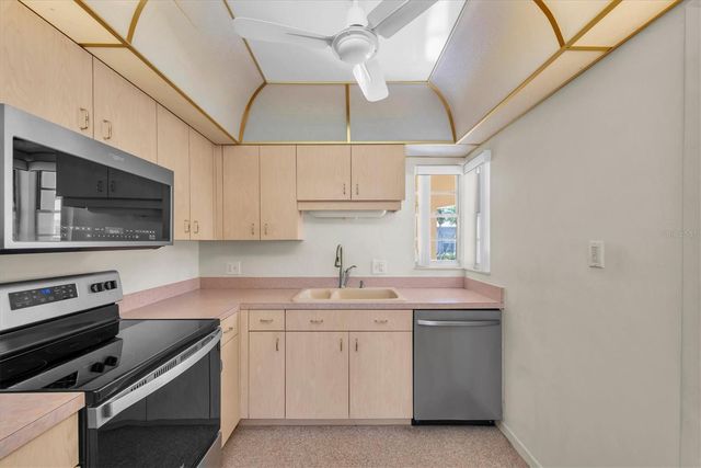 8241 BRENTWOOD ROAD 8241, Seminole, FL 33777