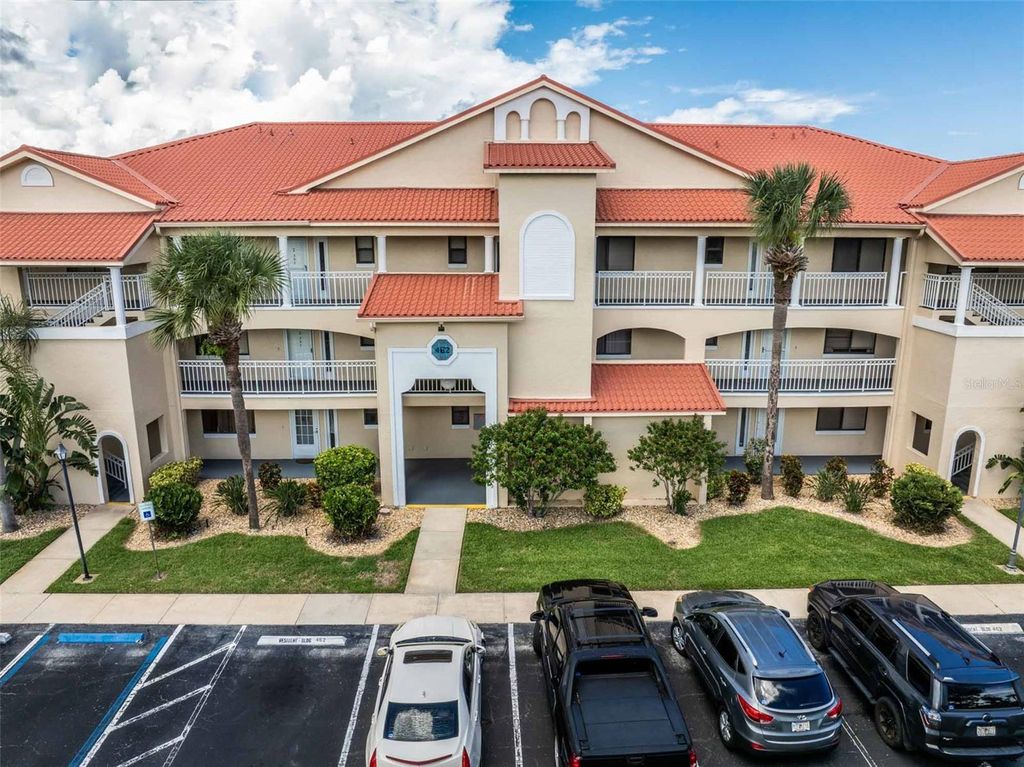Image 4 of property listing at 462 BOUCHELLE DRIVE 104, New Smyrna Beach, FL 32169