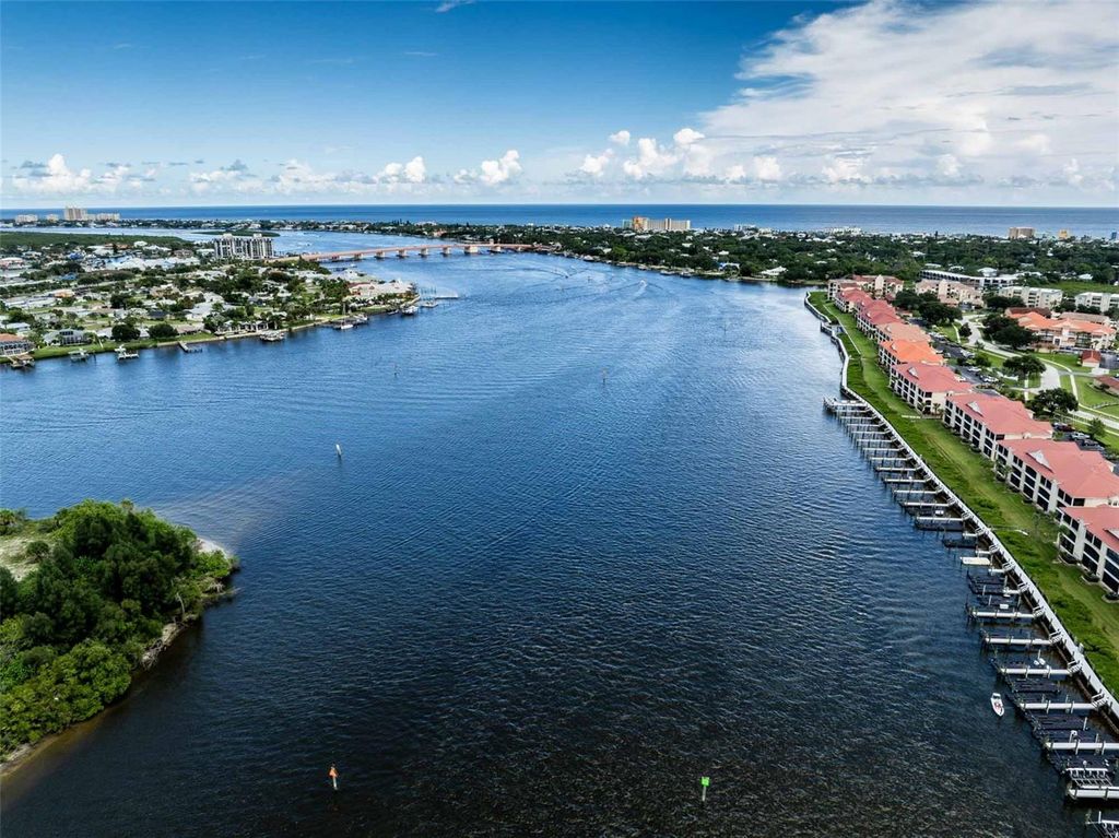 Image 5 of property listing at 462 BOUCHELLE DRIVE 104, New Smyrna Beach, FL 32169