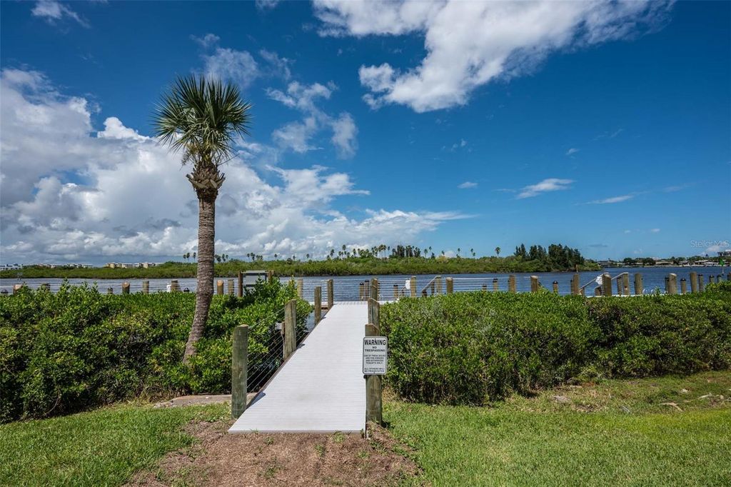 Image 8 of property listing at 462 BOUCHELLE DRIVE 104, New Smyrna Beach, FL 32169