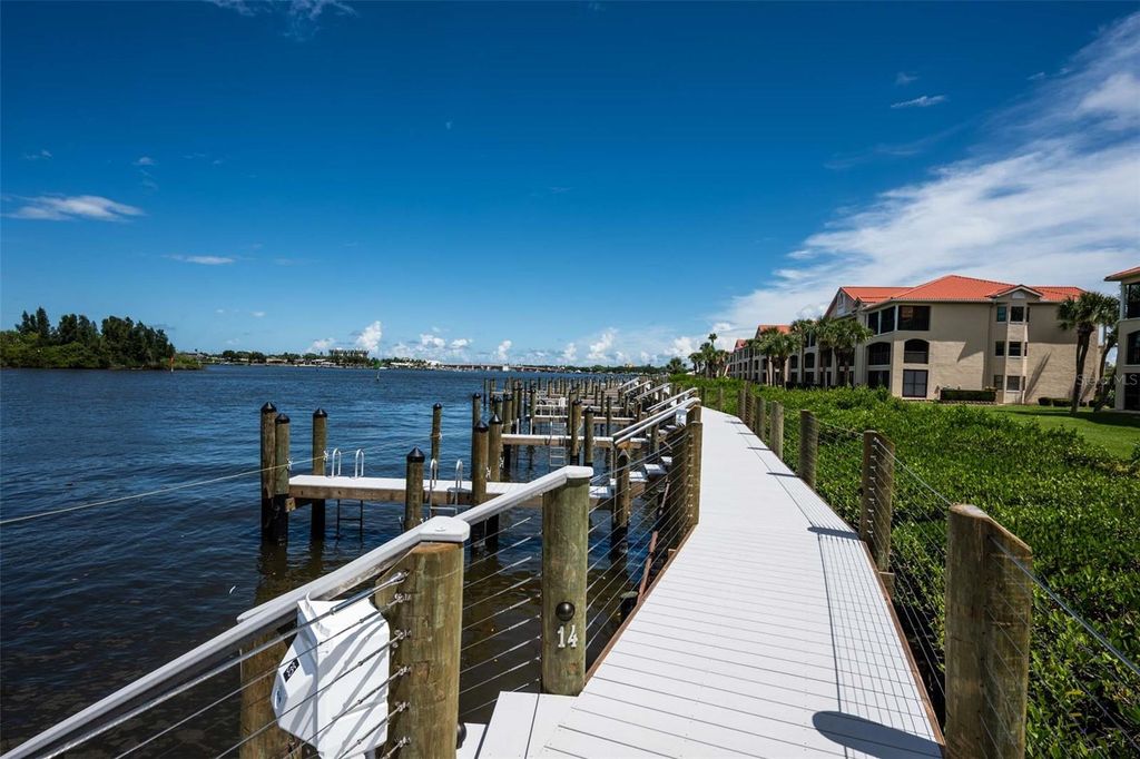 Image 10 of property listing at 462 BOUCHELLE DRIVE 104, New Smyrna Beach, FL 32169