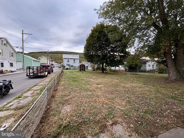 344 N 2ND ST, Lykens, PA 17048