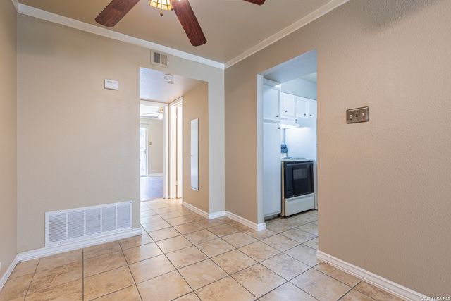 8702 Village Dr Apt 804, San Antonio, TX 78217
