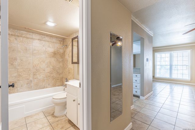8702 Village Dr Apt 804, San Antonio, TX 78217