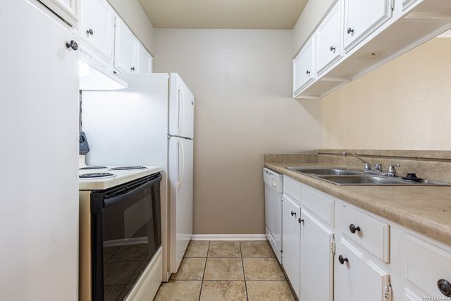8702 Village Dr Apt 804, San Antonio, TX 78217