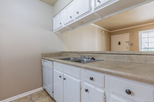 8702 Village Dr Apt 804, San Antonio, TX 78217