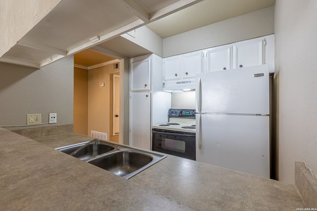 8702 Village Dr Apt 804, San Antonio, TX 78217