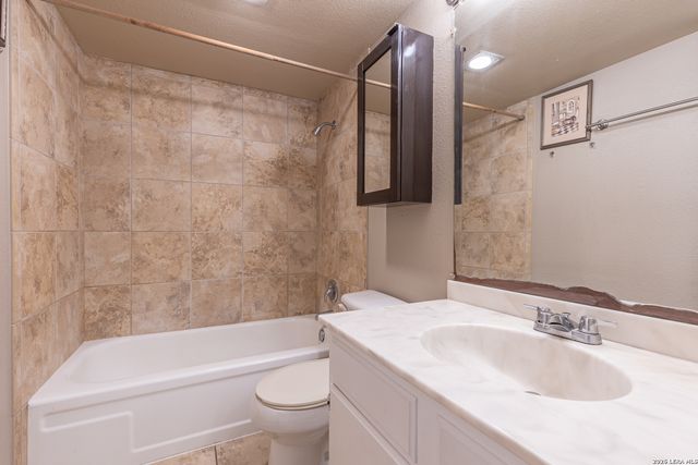 8702 Village Dr Apt 804, San Antonio, TX 78217
