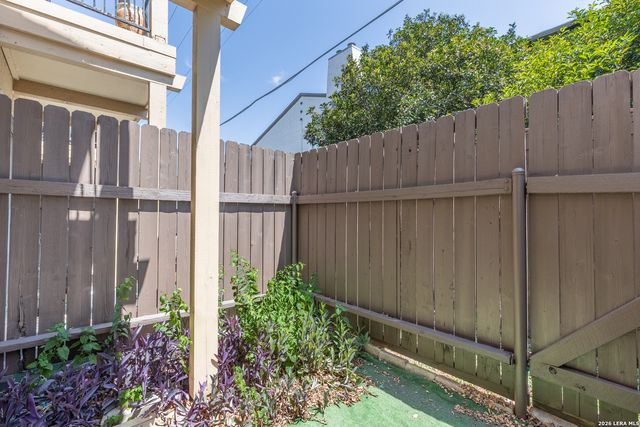8702 Village Dr Apt 804, San Antonio, TX 78217