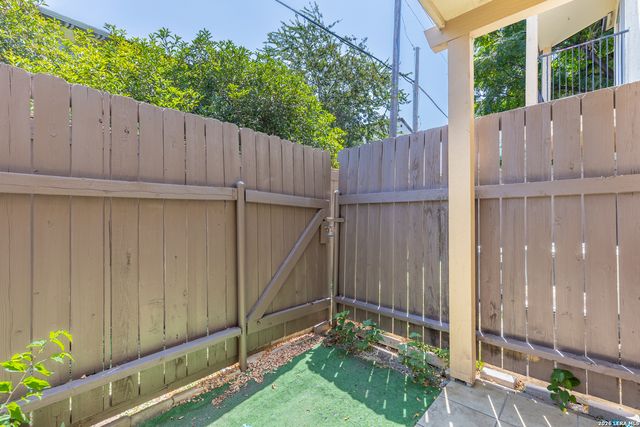 8702 Village Dr Apt 804, San Antonio, TX 78217