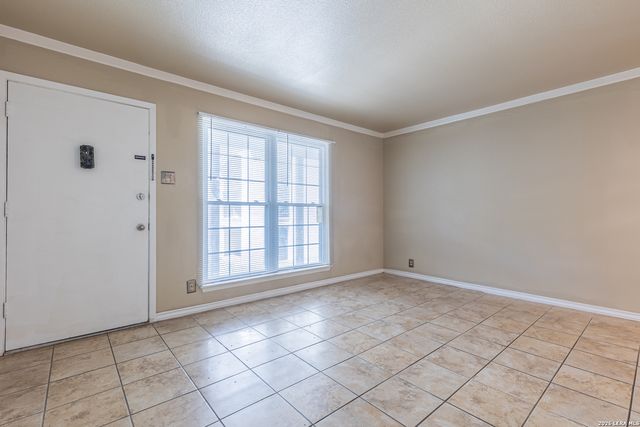 8702 Village Dr Apt 804, San Antonio, TX 78217