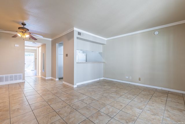 8702 Village Dr Apt 804, San Antonio, TX 78217