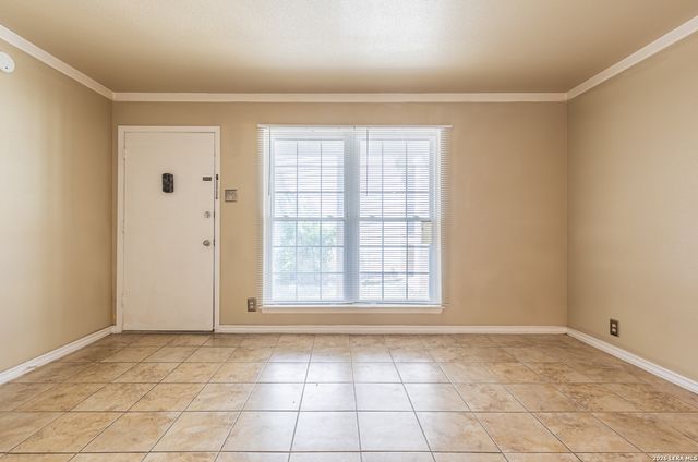 8702 Village Dr Apt 804, San Antonio, TX 78217