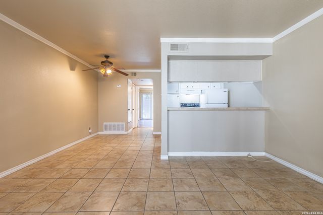 8702 Village Dr Apt 804, San Antonio, TX 78217