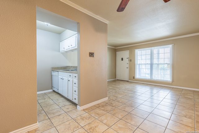 8702 Village Dr Apt 804, San Antonio, TX 78217