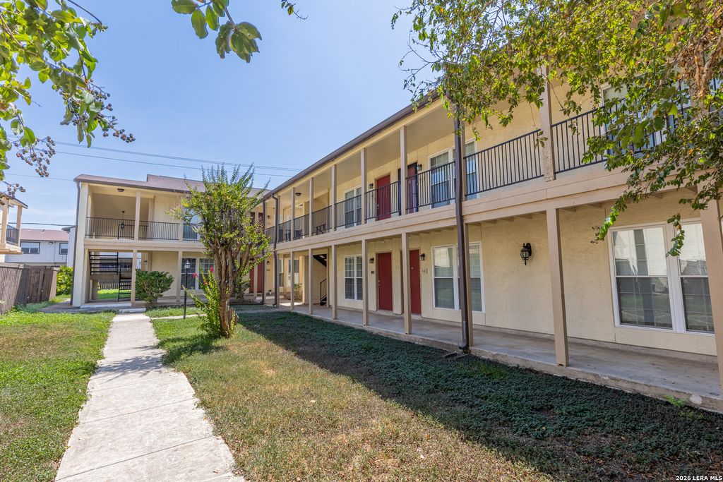 8702 Village Dr Apt 804, San Antonio, TX 78217