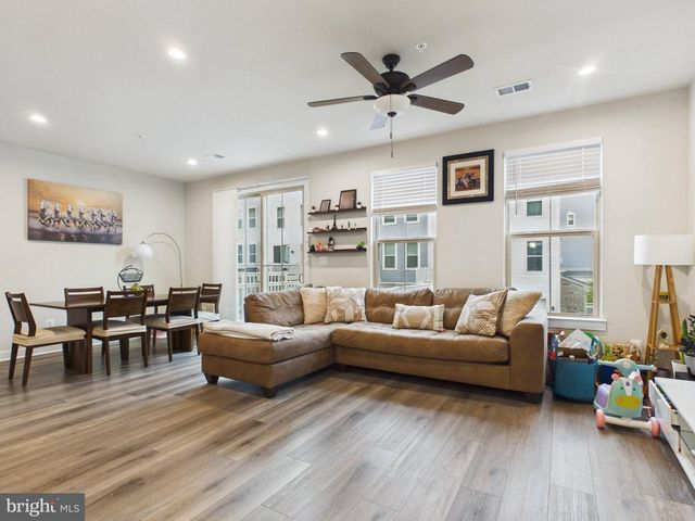 42613 PITLOCHRY TER, Sterling, VA 20166