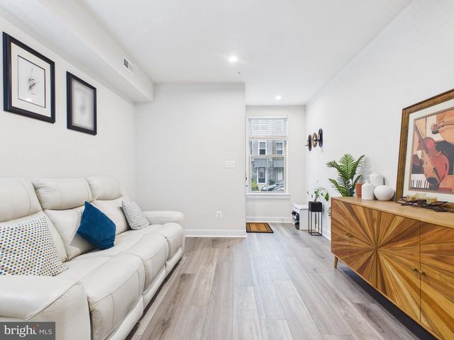 42613 PITLOCHRY TER, Sterling, VA 20166
