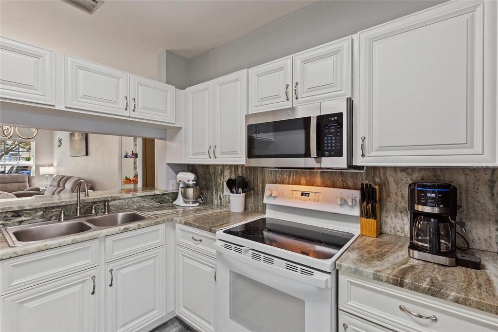 Image 3 of property listing at 4617 SABAL KEY DRIVE, Bradenton, FL 34203