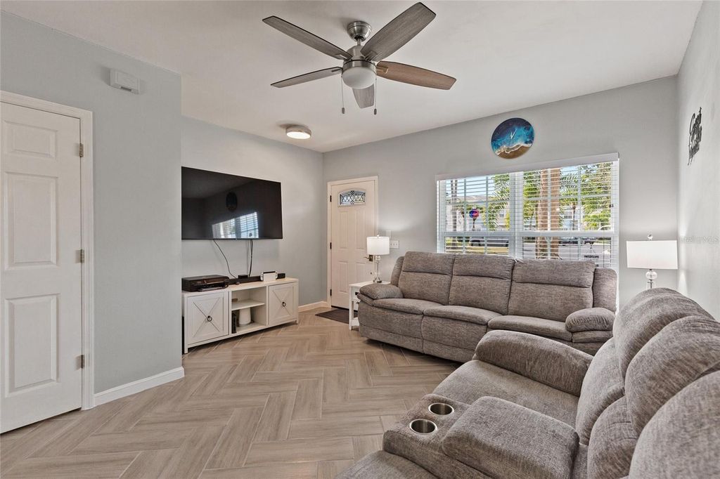 Image 5 of property listing at 4617 SABAL KEY DRIVE, Bradenton, FL 34203