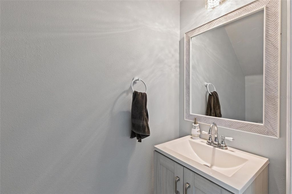 Image 7 of property listing at 4617 SABAL KEY DRIVE, Bradenton, FL 34203