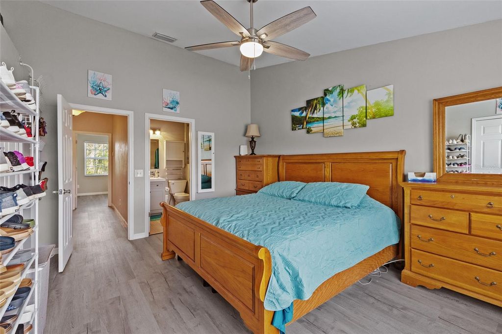 Image 9 of property listing at 4617 SABAL KEY DRIVE, Bradenton, FL 34203