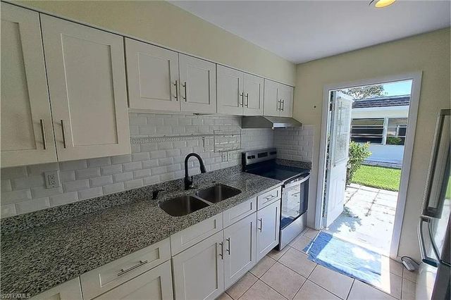 11 Hamlin CT, Lehigh Acres, FL 33936