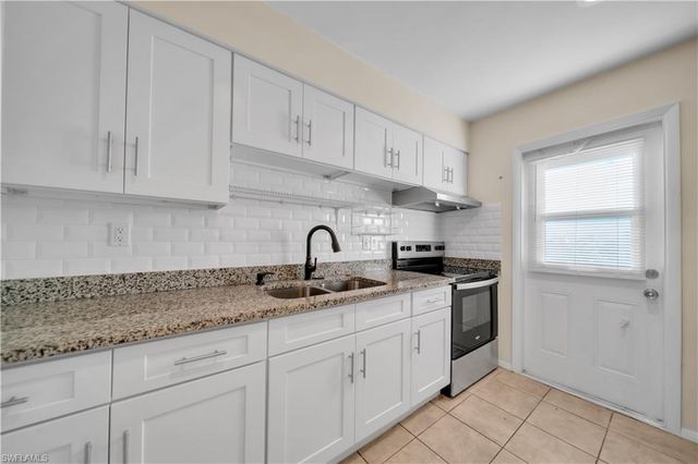 11 Hamlin CT, Lehigh Acres, FL 33936
