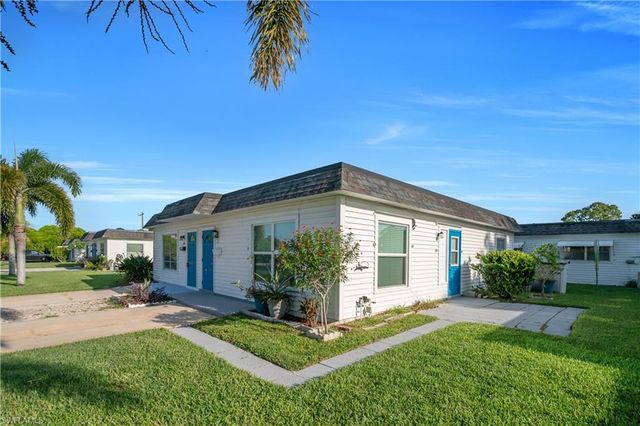 11 Hamlin CT, Lehigh Acres, FL 33936
