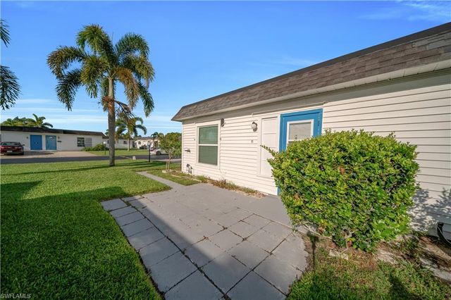 11 Hamlin CT, Lehigh Acres, FL 33936