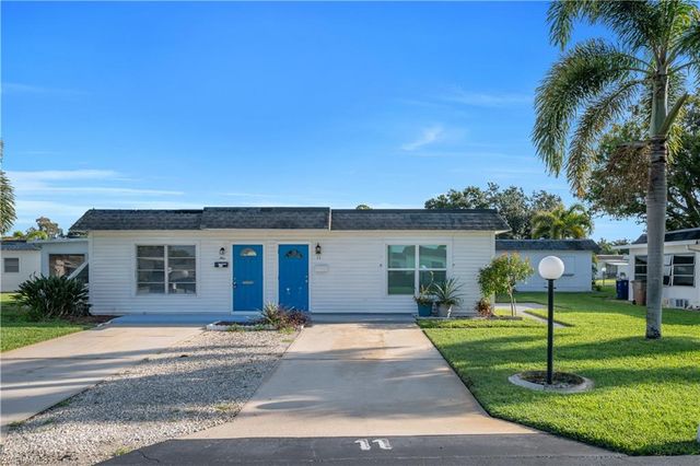 11 Hamlin CT, Lehigh Acres, FL 33936