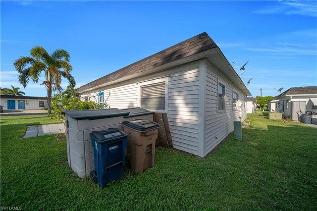 11 Hamlin CT, Lehigh Acres, FL 33936