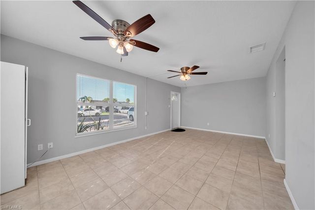 11 Hamlin CT, Lehigh Acres, FL 33936