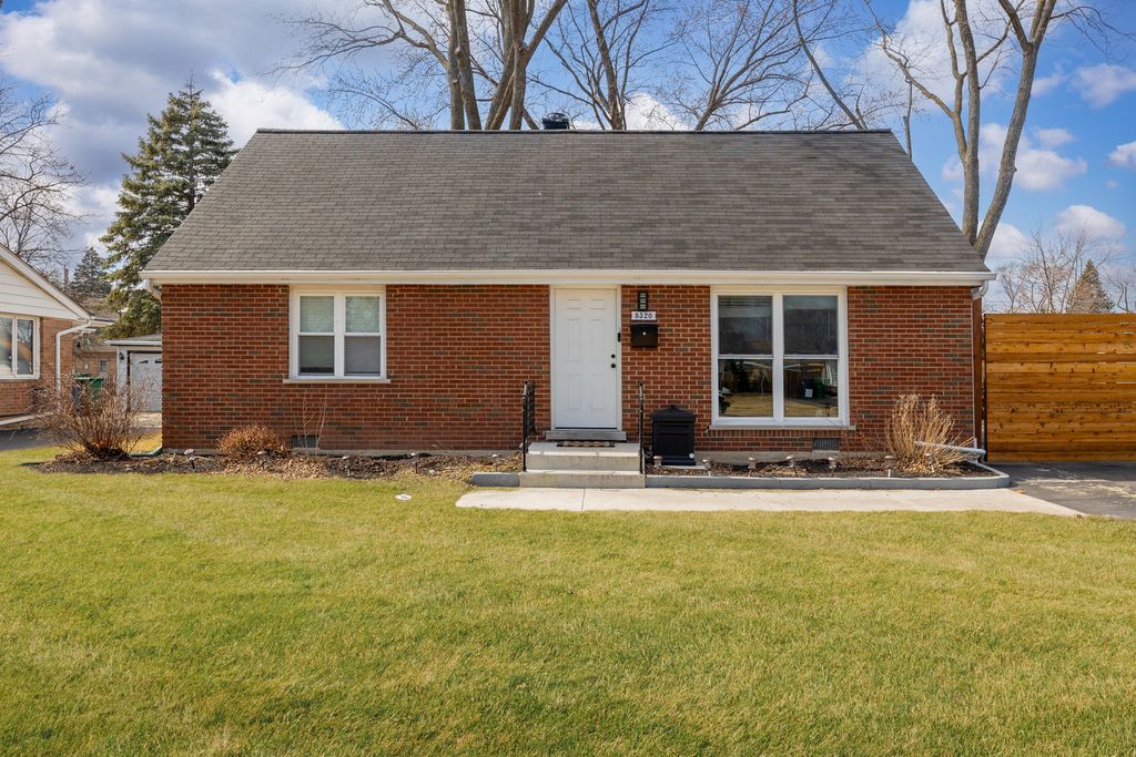8320 Latrobe Avenue, Burbank, IL 60459