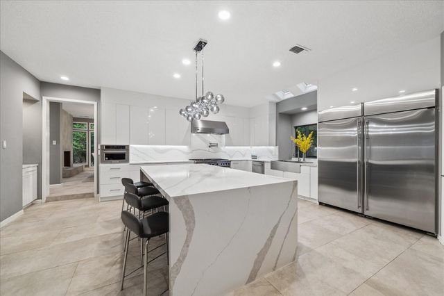 2411 Oakbank Drive, Kingwood, TX 77339