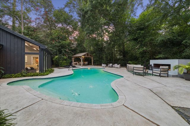 2411 Oakbank Drive, Kingwood, TX 77339