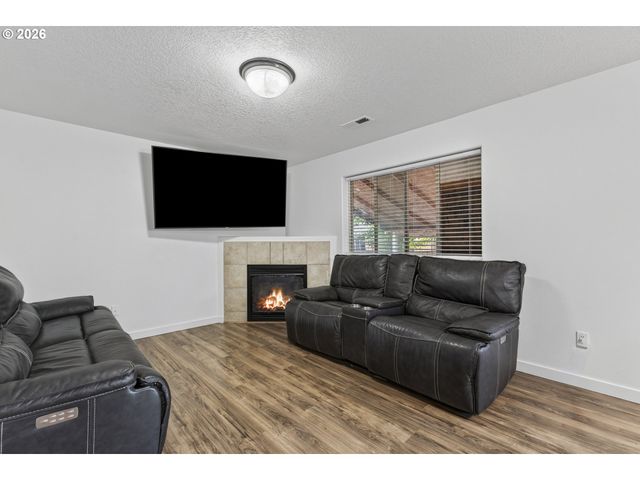 871 N 20TH Way, Cornelius, OR 97113