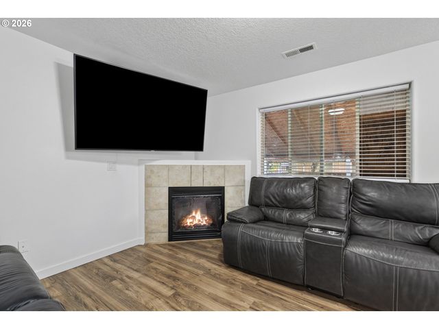 871 N 20TH Way, Cornelius, OR 97113