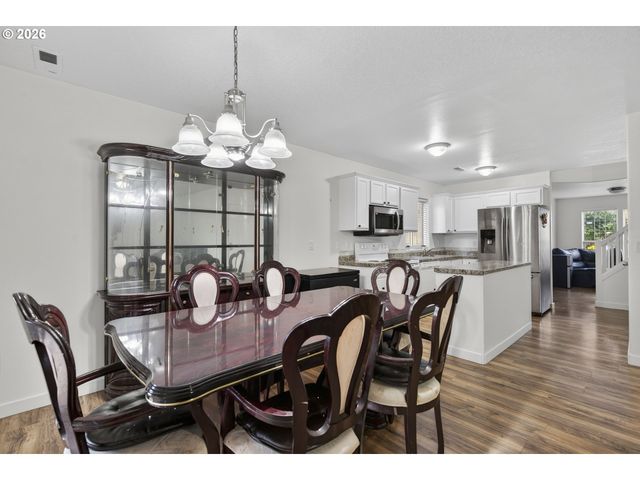 871 N 20TH Way, Cornelius, OR 97113