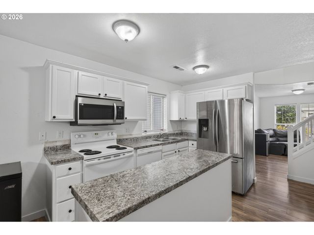 871 N 20TH Way, Cornelius, OR 97113