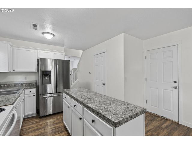 871 N 20TH Way, Cornelius, OR 97113