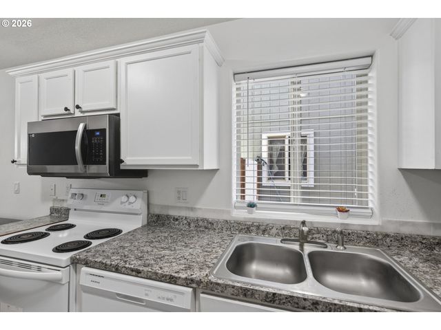871 N 20TH Way, Cornelius, OR 97113