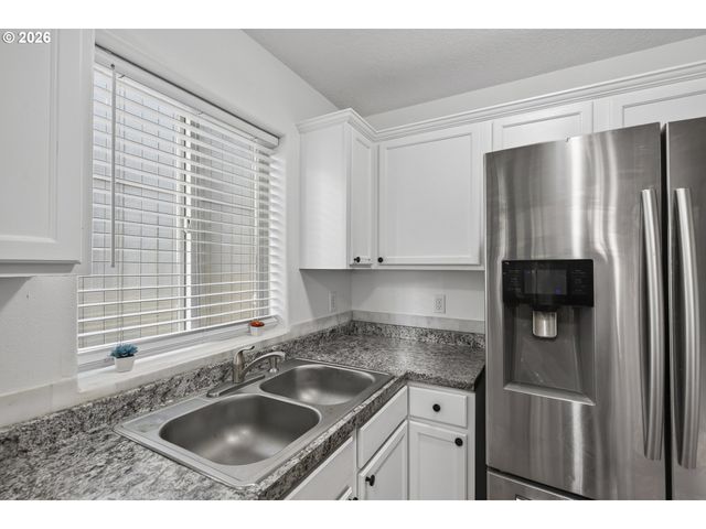871 N 20TH Way, Cornelius, OR 97113