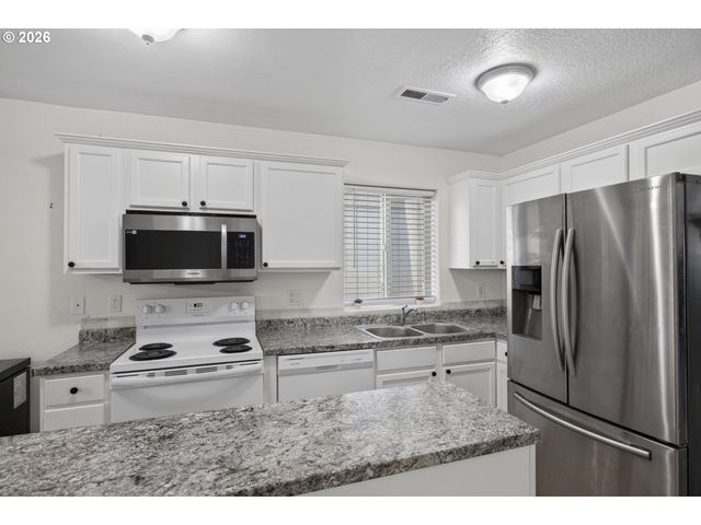 871 N 20TH Way, Cornelius, OR 97113