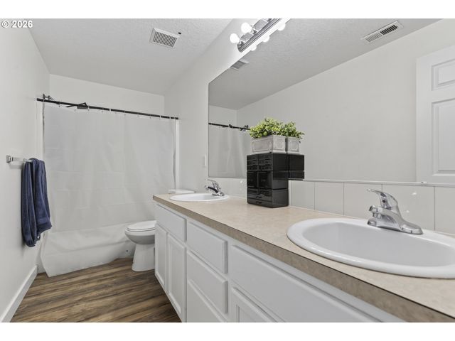 871 N 20TH Way, Cornelius, OR 97113